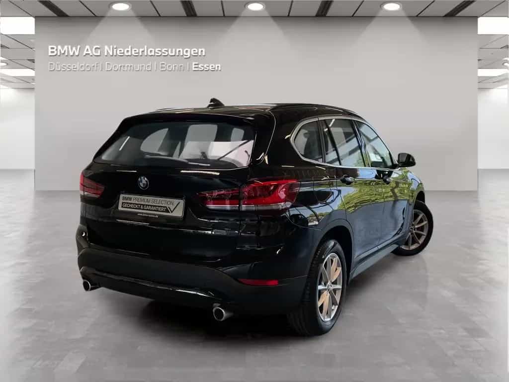 BMW X1 sDrive18d Navi Parkassist Pano.Dach LED 03/2022-photo-1