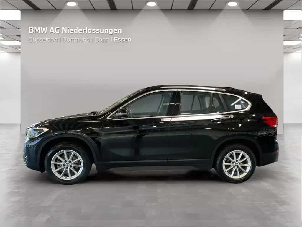 BMW X1 sDrive18d Navi Parkassist Pano.Dach LED 03/2022-photo-2
