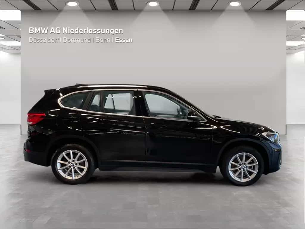 BMW X1 sDrive18d Navi Parkassist Pano.Dach LED 03/2022-photo-3