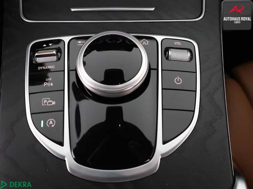 Mercedes-Benz C 300 T 3x AMG PANO,KEYLESS,KAMERA,CARPLAY,SH 07/2019-photo-24