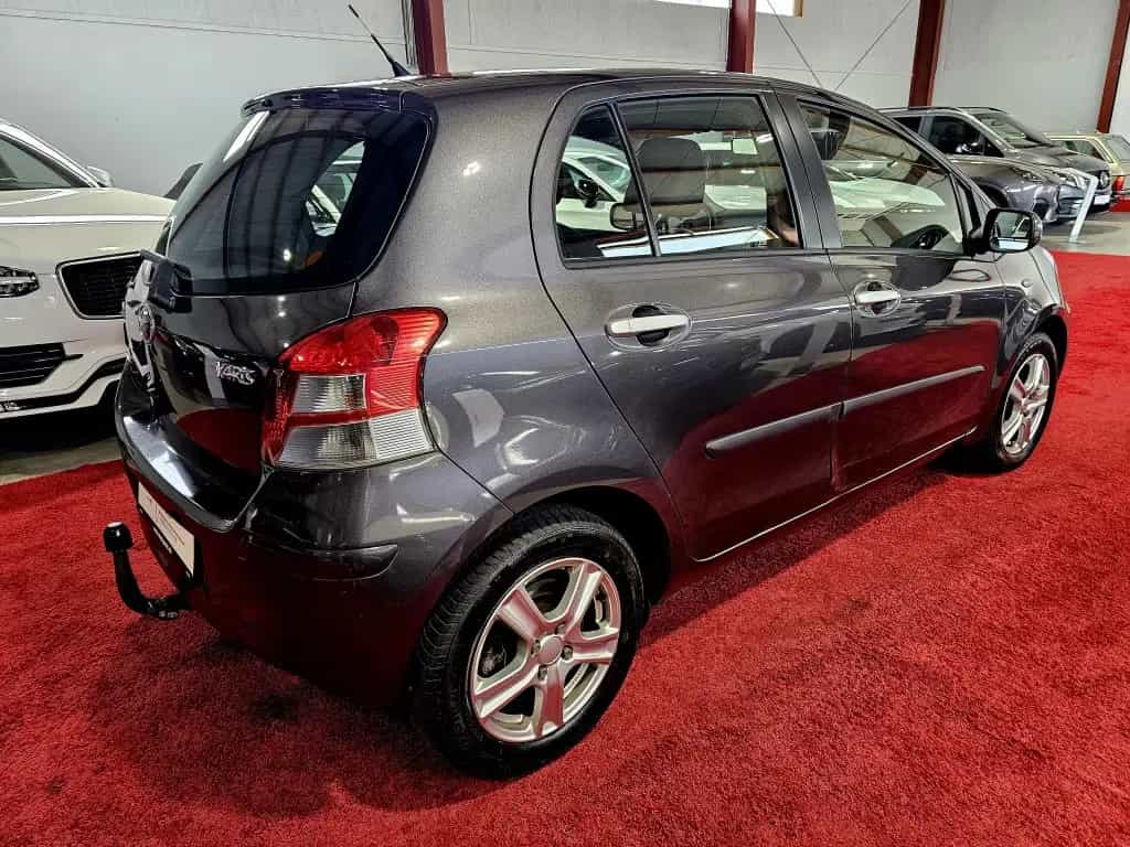 Toyota Yaris Life*KLIMAAUTOMATIK*AUTOMATIK*4/5 Türig 06/2010-photo-19