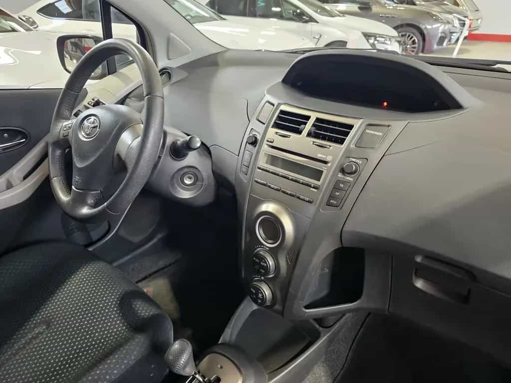 Toyota Yaris Life*KLIMAAUTOMATIK*AUTOMATIK*4/5 Türig 06/2010-photo-4