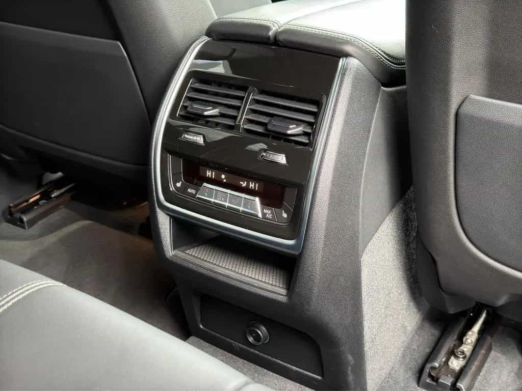 BMW X5 M50 i Laser Pano DrivAssProf Standheiz AHK3,5t 05/2022-photo-38