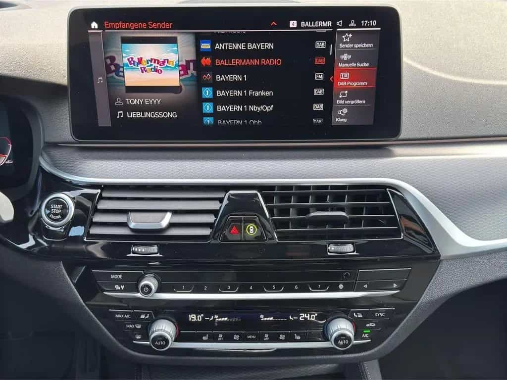 BMW 520 d Touring M Sport xDrive LED Pano Leder HuD 07/2021-photo-13