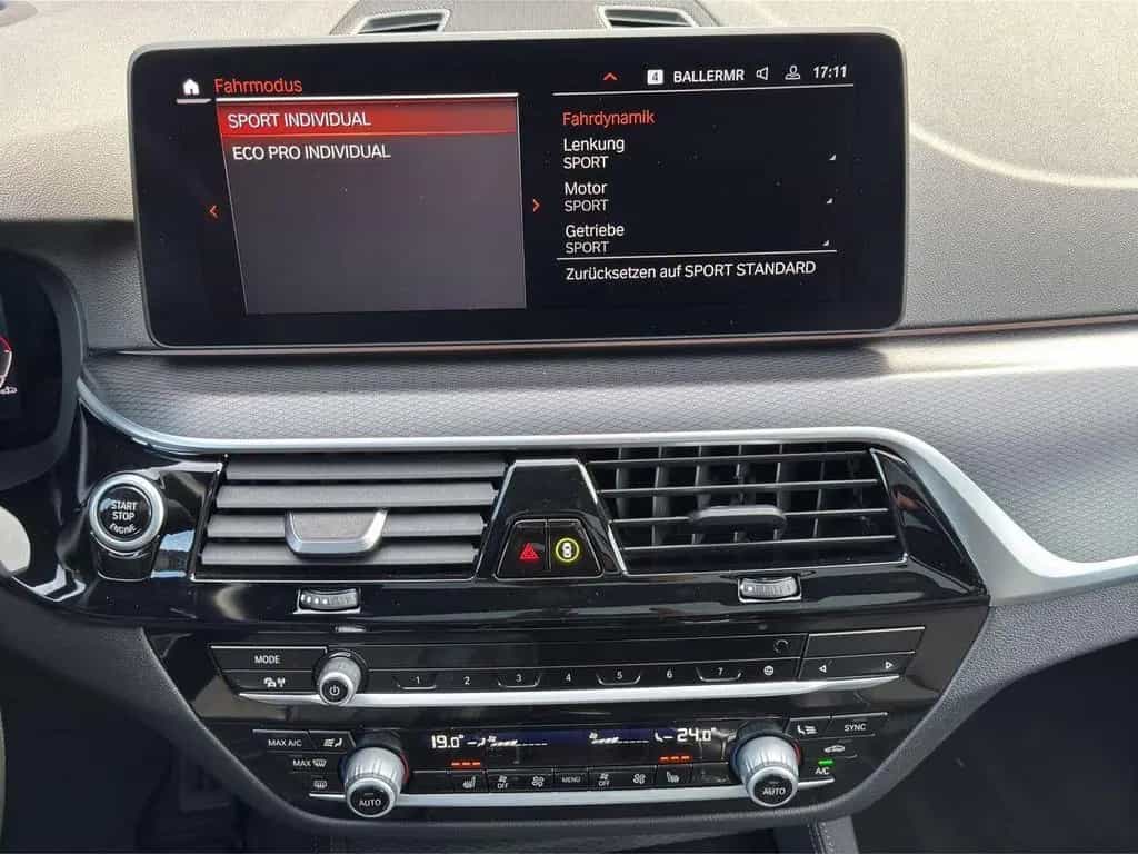 BMW 520 d Touring M Sport xDrive LED Pano Leder HuD 07/2021-photo-14
