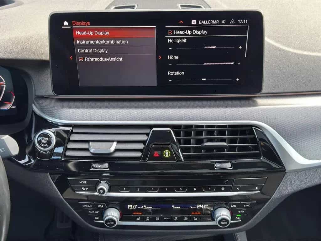 BMW 520 d Touring M Sport xDrive LED Pano Leder HuD 07/2021-photo-16