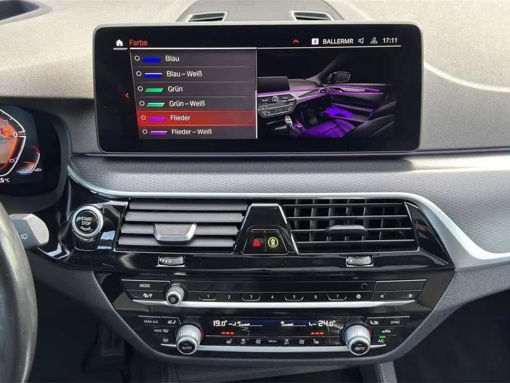BMW 520 d Touring M Sport xDrive LED Pano Leder HuD 07/2021-photo-17