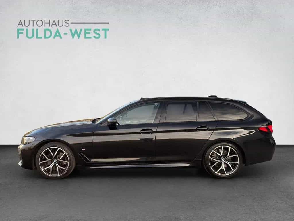 BMW 520 d Touring M Sport xDrive LED Pano Leder HuD 07/2021-photo-2