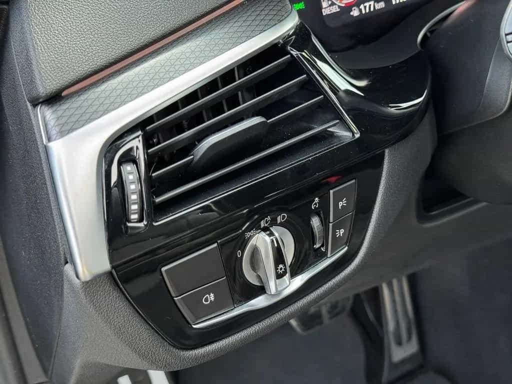 BMW 520 d Touring M Sport xDrive LED Pano Leder HuD 07/2021-photo-21