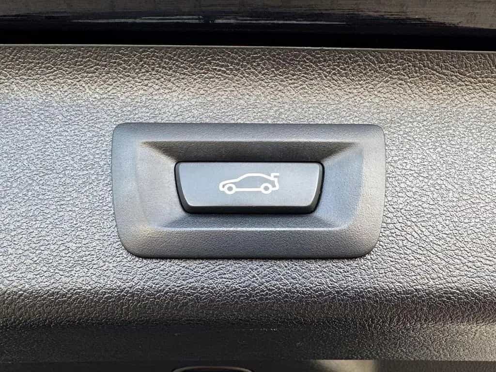 BMW 520 d Touring M Sport xDrive LED Pano Leder HuD 07/2021-photo-32