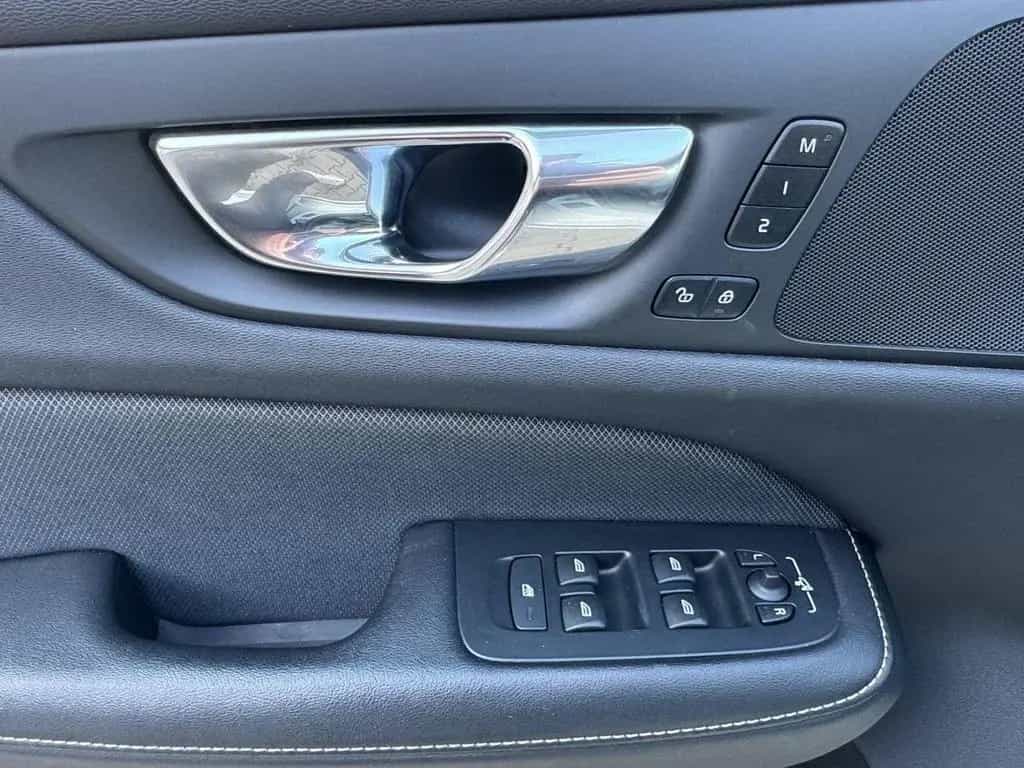Volvo V60 B4 R Design LED Keyless Memory Alu18 Kamera 12/2021-photo-25