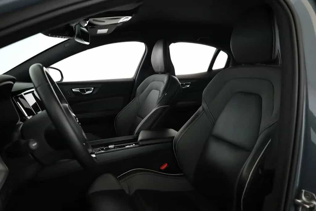Volvo S60 B4 R-Design LED HarmanK Pilot KeyGo STHZ 360 01/2022-photo-20