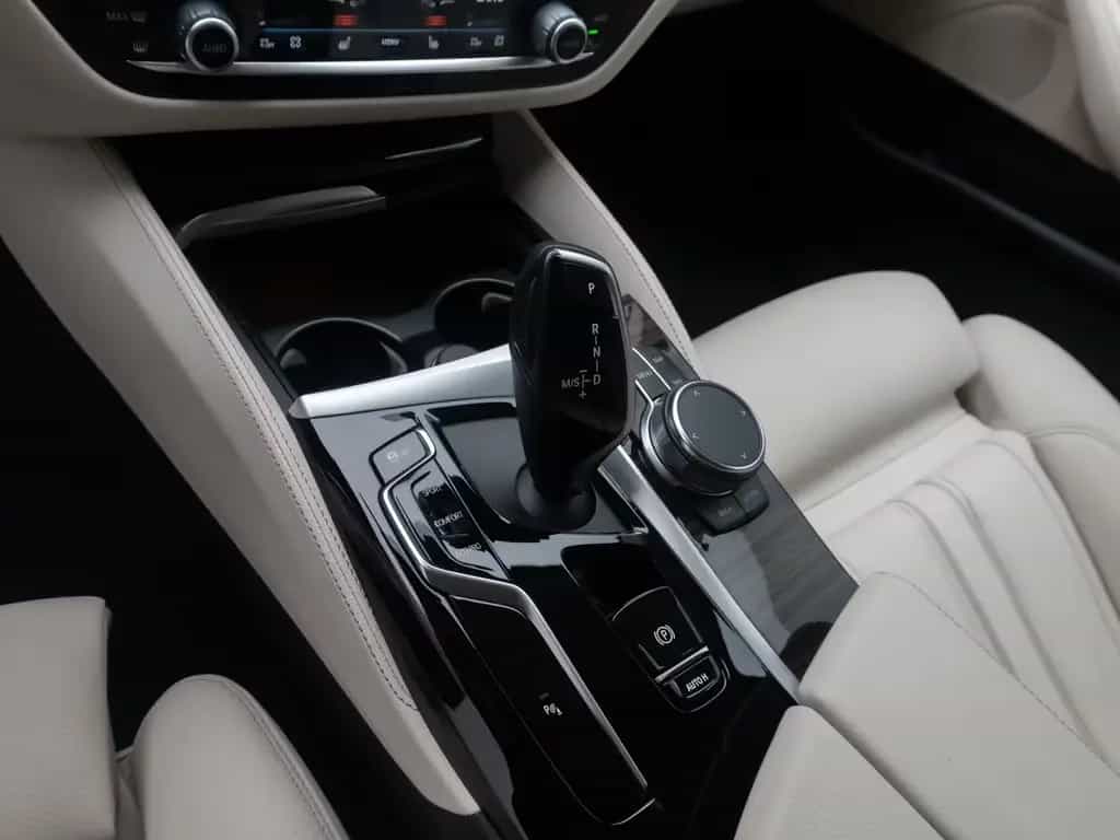 BMW 520 d Luxury Line Kamera DAB HiFi WLAN Alarm 19" 05/2023-photo-22