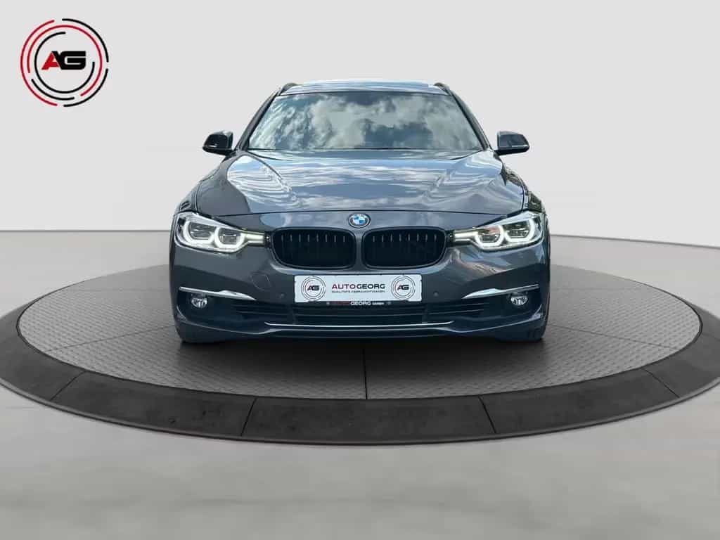 BMW 320 iT Luxury AD.LED CARPLAY PANO LEDER KAMERA 05/2019-photo-1