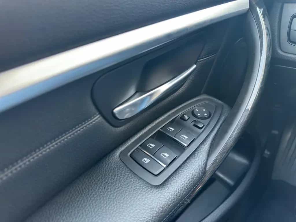 BMW 320 iT Luxury AD.LED CARPLAY PANO LEDER KAMERA 05/2019-photo-13