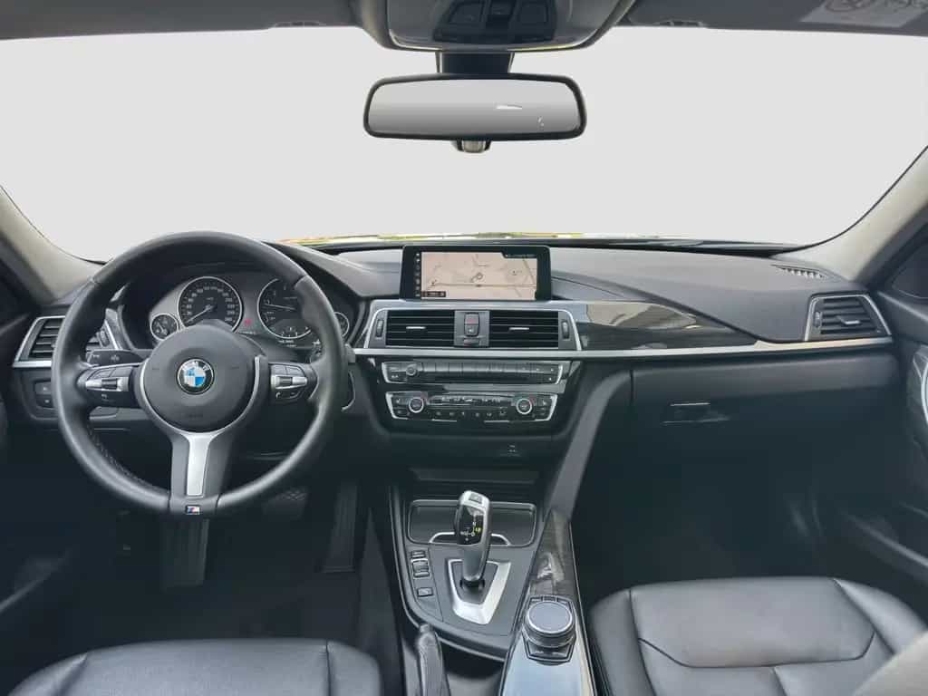 BMW 320 iT Luxury AD.LED CARPLAY PANO LEDER KAMERA 05/2019-photo-16