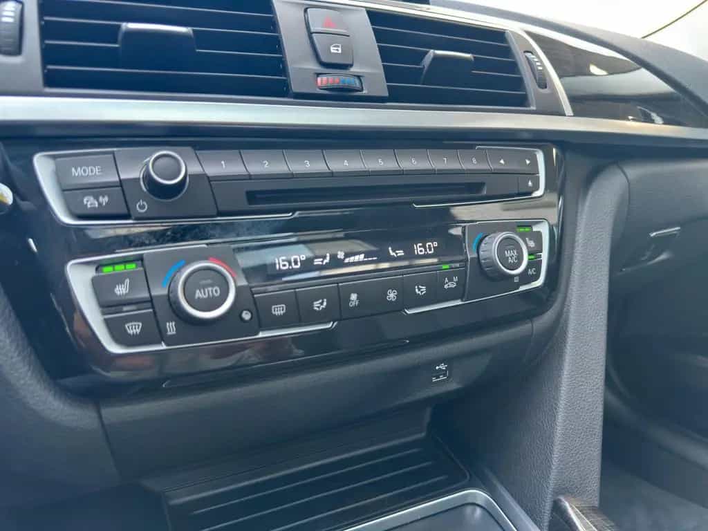BMW 320 iT Luxury AD.LED CARPLAY PANO LEDER KAMERA 05/2019-photo-20