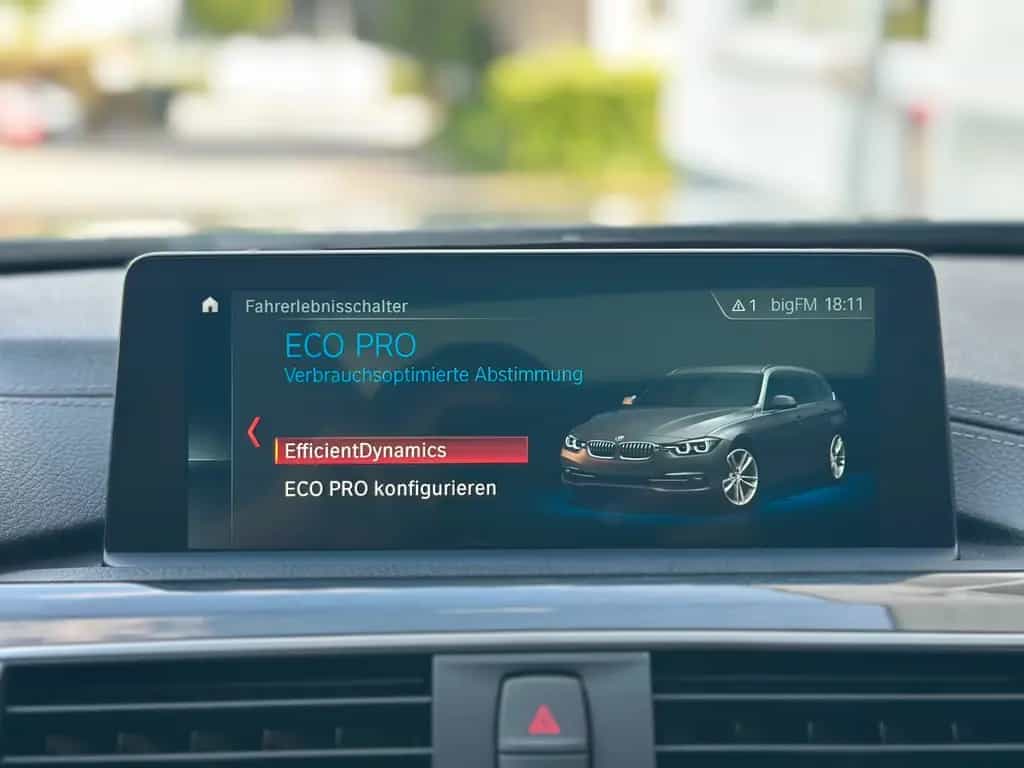 BMW 320 iT Luxury AD.LED CARPLAY PANO LEDER KAMERA 05/2019-photo-28