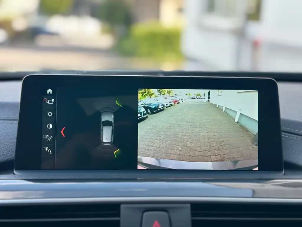BMW 320 iT Luxury AD.LED CARPLAY PANO LEDER KAMERA 05/2019-photo-29