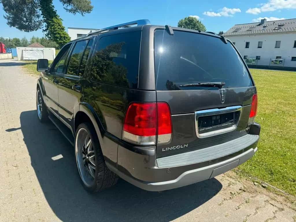 Lincoln Aviator 10/2004-photo-2