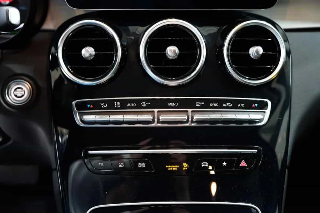 Mercedes-Benz GLC 200 4Matic *HIGH-LED*NAVI*PDC*SHZ*1.HAND 03/2020-photo-17