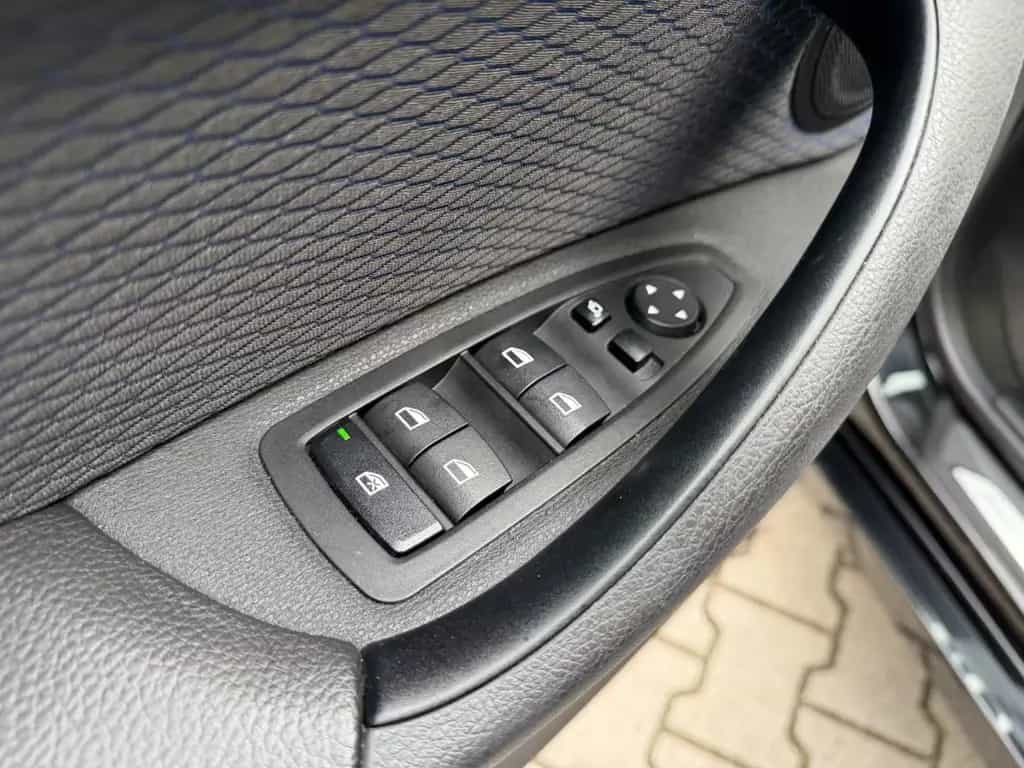 BMW X1 sDrive 18 d/M SPORTPAKET/LED/KAMERA/LEDER/AUT 08/2021-photo-9