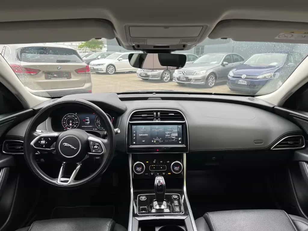 Jaguar XE S/LEDER/NAVI/TEMPOMAT/AUTOMATIK/DAB/MEMORY 04/2021-photo-14