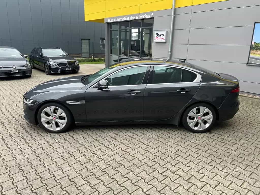 Jaguar XE S/LEDER/NAVI/TEMPOMAT/AUTOMATIK/DAB/MEMORY 04/2021-photo-2