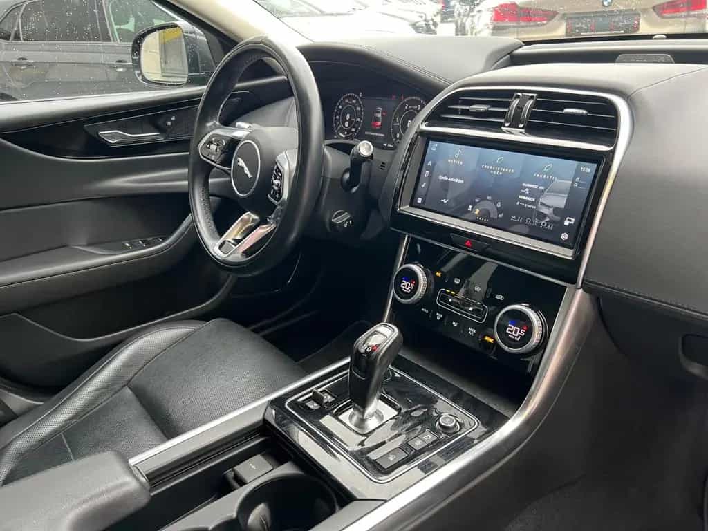 Jaguar XE S/LEDER/NAVI/TEMPOMAT/AUTOMATIK/DAB/MEMORY 04/2021-photo-25