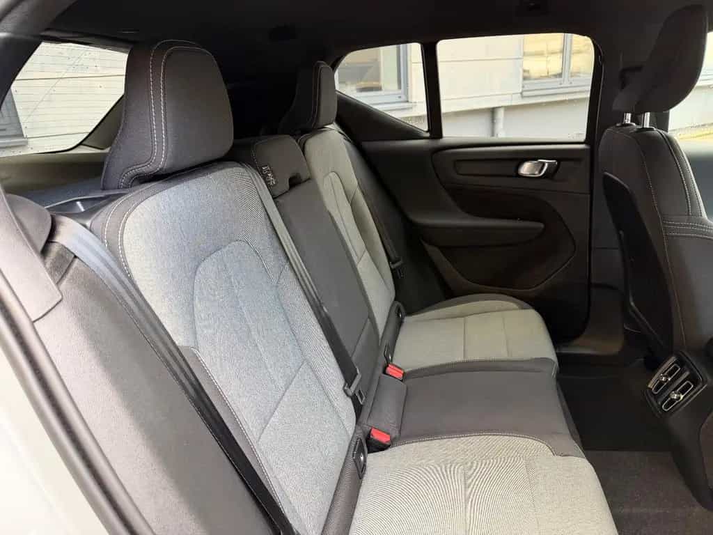 Volvo XC40 Core 2WD/SHZ/KLIMA/AUTOMATIK/LED/ 08/2023-photo-23