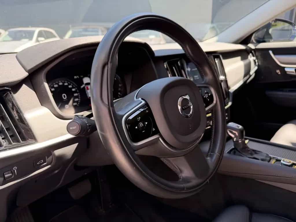 Volvo V90 Kombi Momentum/KAMERA/LEDER/AUTOMATIK/PANO/ 11/2018-photo-14