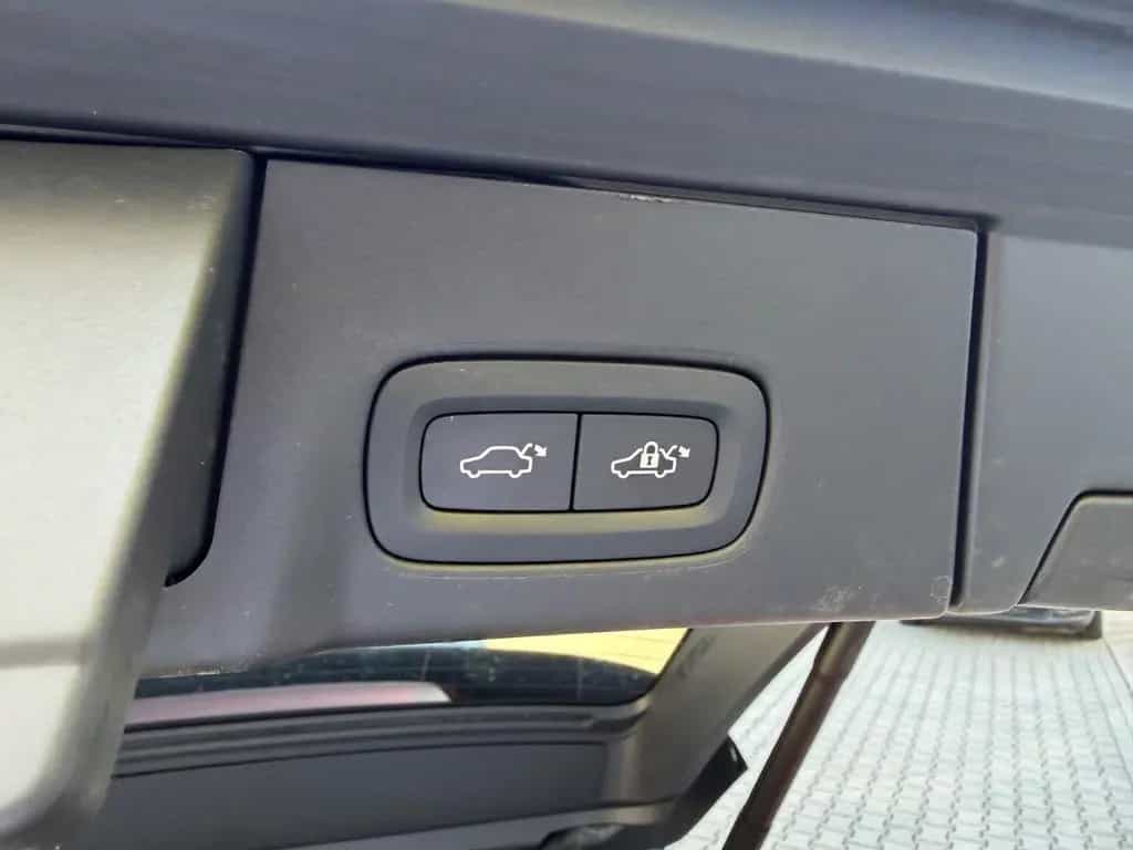 Volvo V90 Kombi Momentum/KAMERA/LEDER/AUTOMATIK/PANO/ 11/2018-photo-23