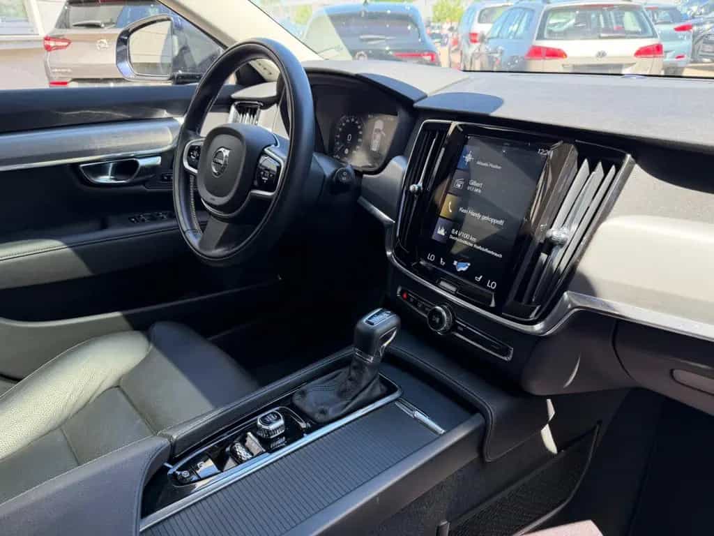 Volvo V90 Kombi Momentum/KAMERA/LEDER/AUTOMATIK/PANO/ 11/2018-photo-31