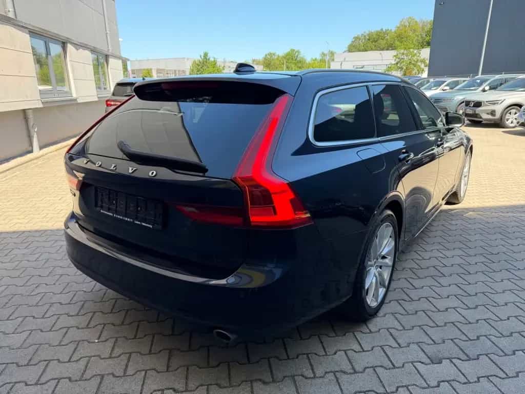 Volvo V90 Kombi Momentum/KAMERA/LEDER/AUTOMATIK/PANO/ 11/2018-photo-5