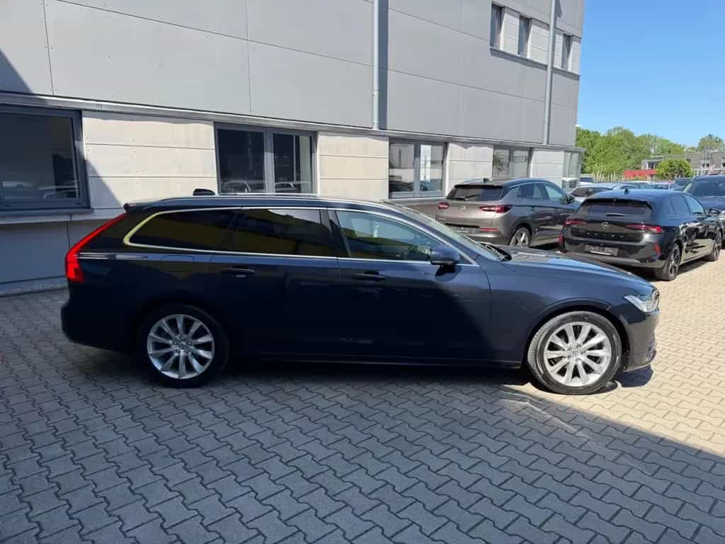 Volvo V90 Kombi Momentum/KAMERA/LEDER/AUTOMATIK/PANO/ 11/2018-photo-6