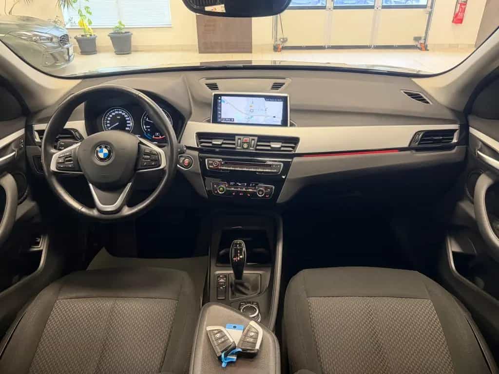 BMW X1 sDrive Aut/Driv&Stau&ParkAss/Stop&Go/Pan/Memo 08/2021-photo-2
