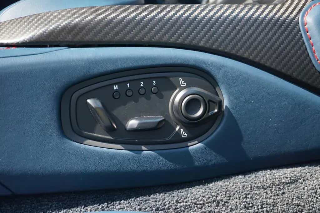 Aston Martin V8 Vantage 4.0 V8 Roadster - 09/2021-photo-11