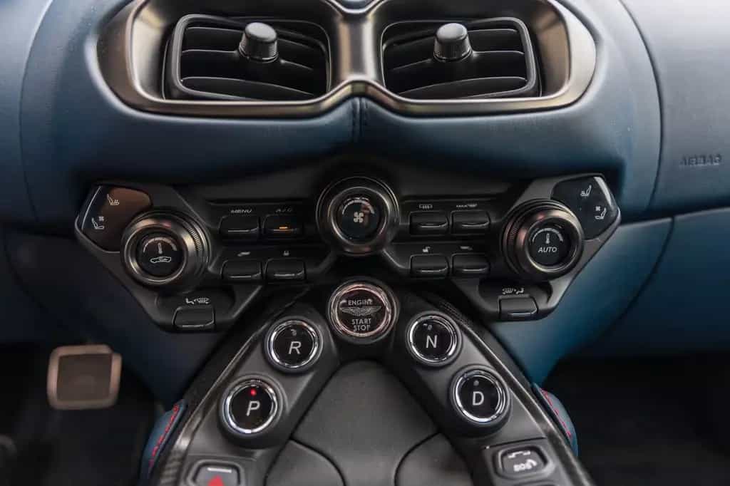 Aston Martin V8 Vantage 4.0 V8 Roadster - 09/2021-photo-6