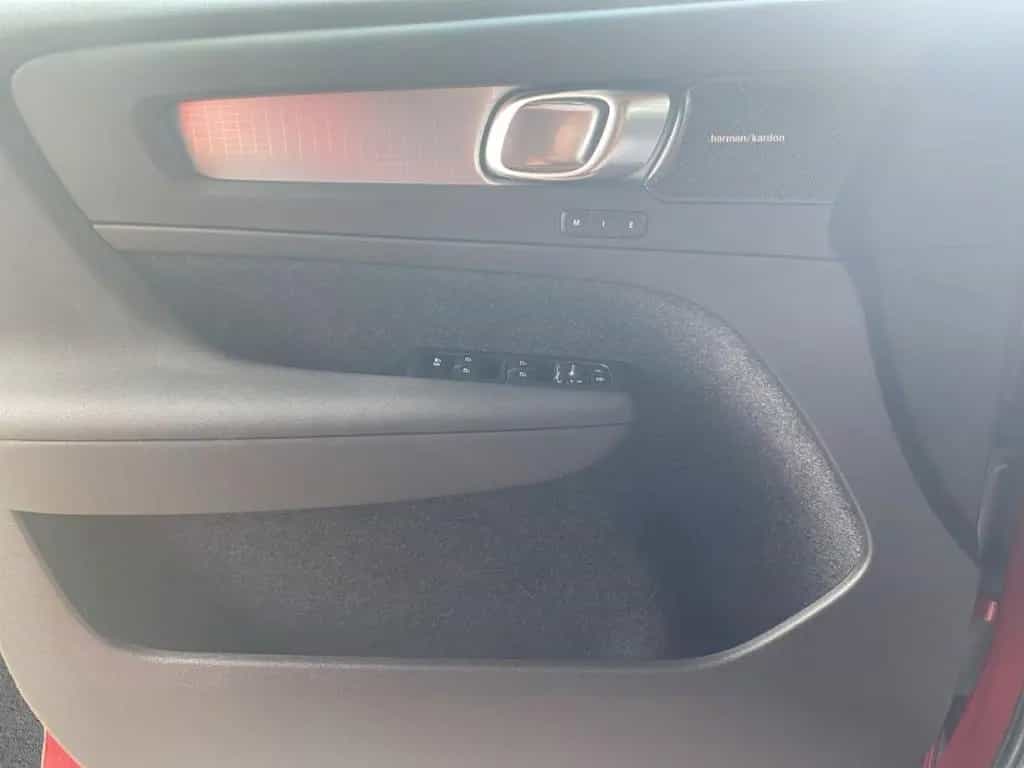 Volvo XC40 B3 Plus Dark AHK*LED*Navi*SHZ*Winterp.*Kam. 05/2023-photo-16
