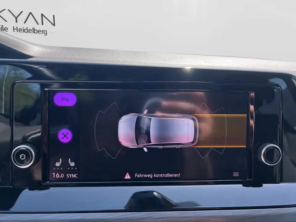 Volkswagen Golf VIII Lim. Style eTSI / 2.Hand / NAVI / LED 11/2020-photo-21