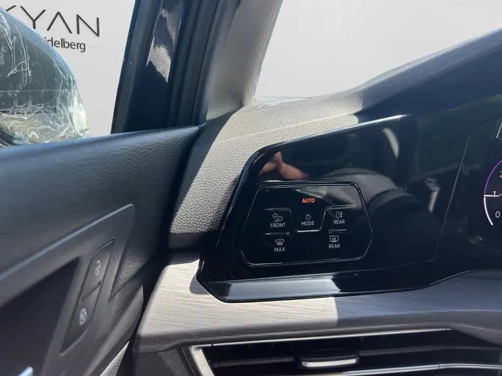 Volkswagen Golf VIII Lim. Style eTSI / 2.Hand / NAVI / LED 11/2020-photo-22