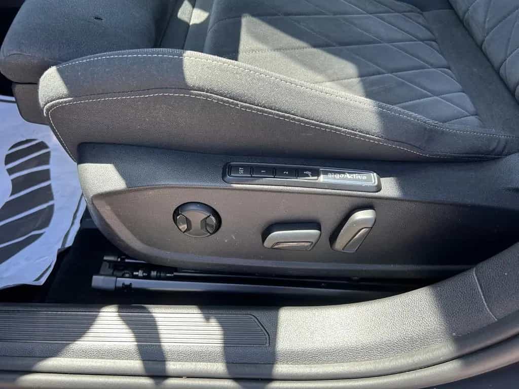 Volkswagen Golf VIII Lim. Style eTSI / 2.Hand / NAVI / LED 11/2020-photo-23
