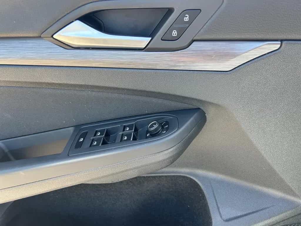 Volkswagen Golf VIII Lim. Style eTSI / 2.Hand / NAVI / LED 11/2020-photo-24