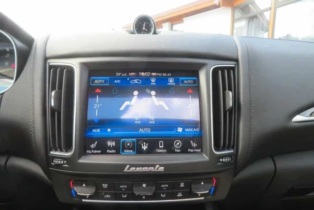 Maserati Levante Diesel Q4 *Schiebedach* 11/2018-photo-13