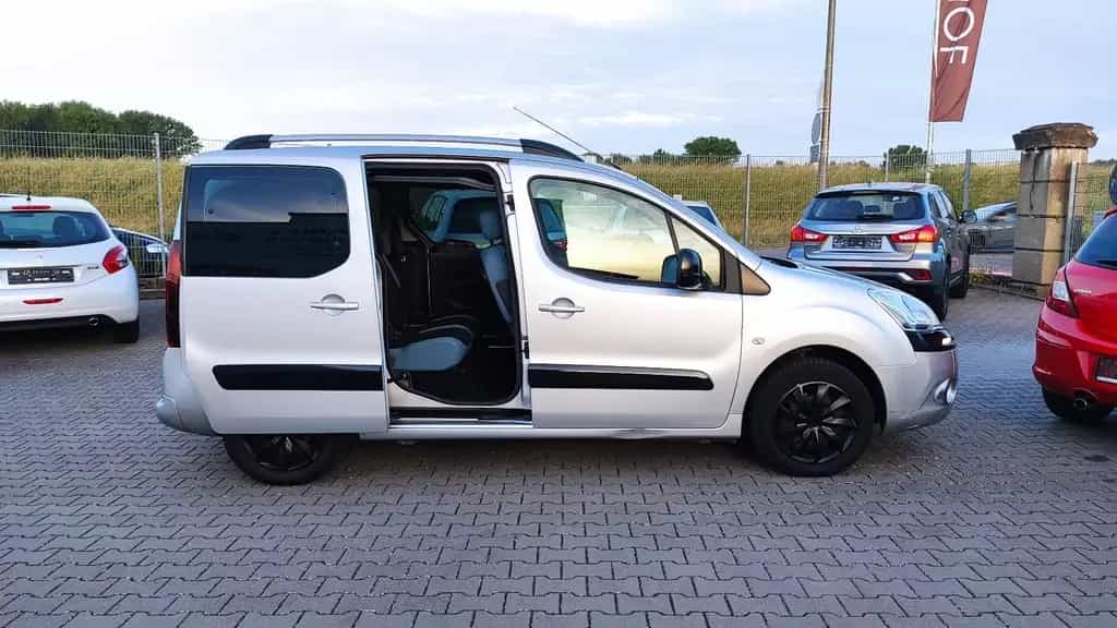 Citroën Berlingo Selection Klima*AHK*PDC*Allwetterreifen 08/2013-photo-10