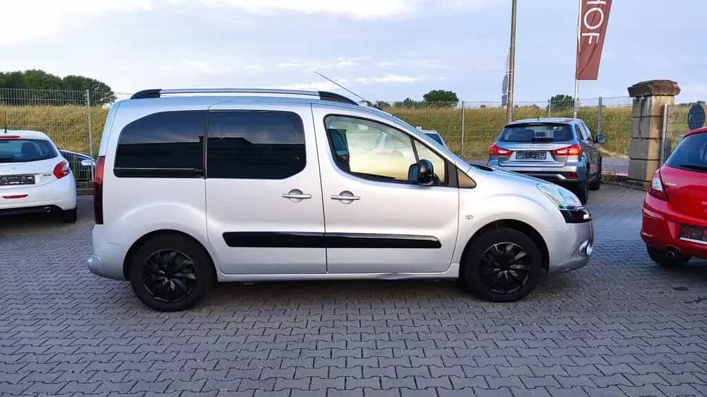 Citroën Berlingo Selection Klima*AHK*PDC*Allwetterreifen 08/2013-photo-11
