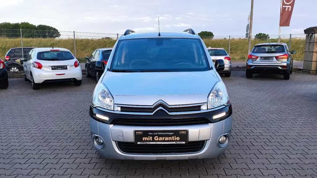 Citroën Berlingo Selection Klima*AHK*PDC*Allwetterreifen 08/2013-photo-13