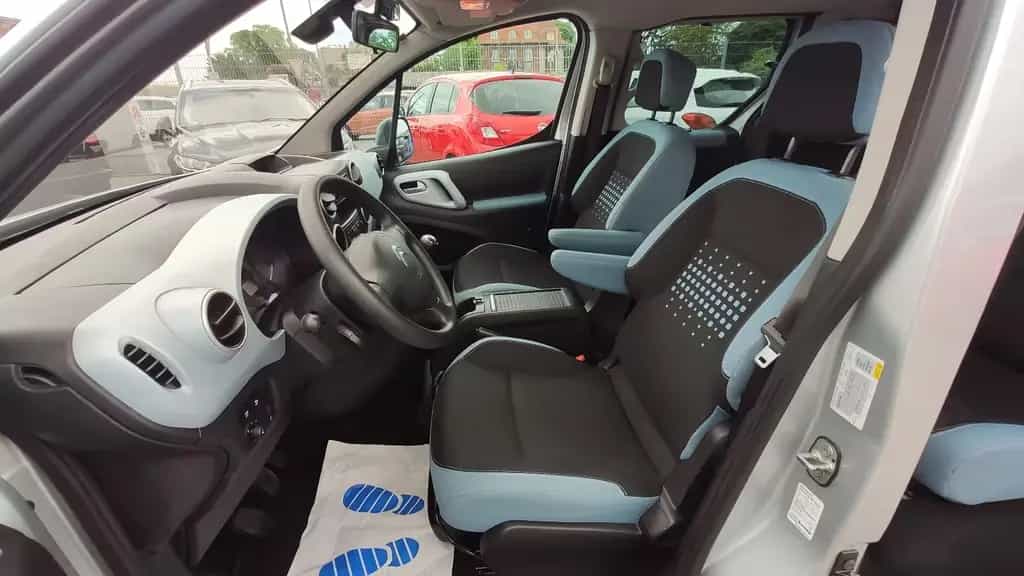 Citroën Berlingo Selection Klima*AHK*PDC*Allwetterreifen 08/2013-photo-14