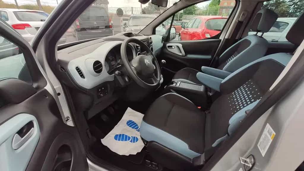 Citroën Berlingo Selection Klima*AHK*PDC*Allwetterreifen 08/2013-photo-15