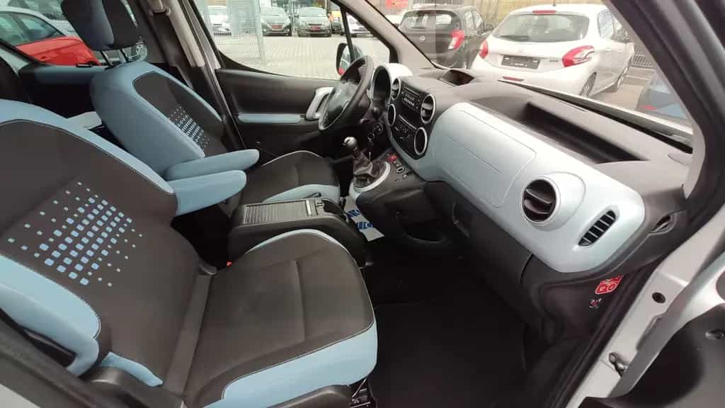 Citroën Berlingo Selection Klima*AHK*PDC*Allwetterreifen 08/2013-photo-19